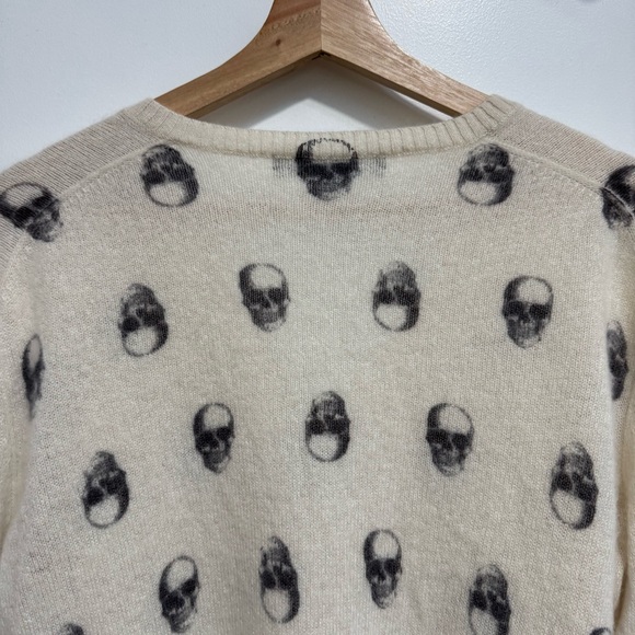 Skull Cashmere Sweater Women Medium V-Neck Skull Print Pullover Relaxed Fit - Picture 7 of 13
